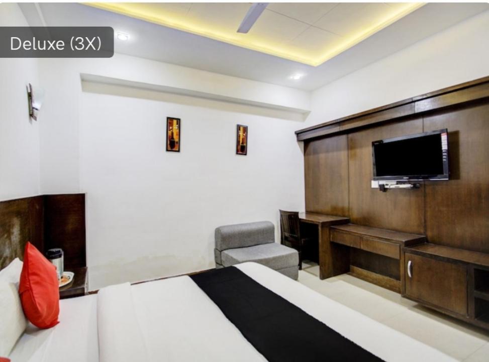 Hotel Dazzling East Gate à Agra  Extérieur photo
