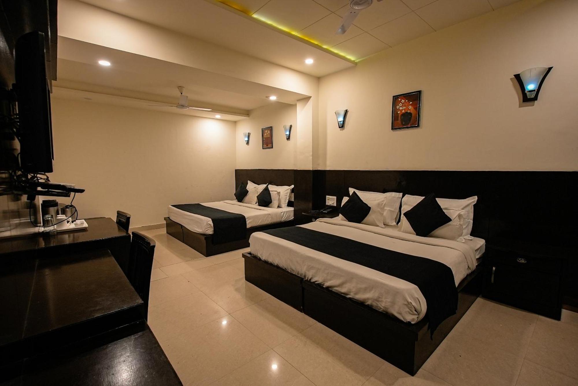Hotel Dazzling East Gate à Agra  Extérieur photo