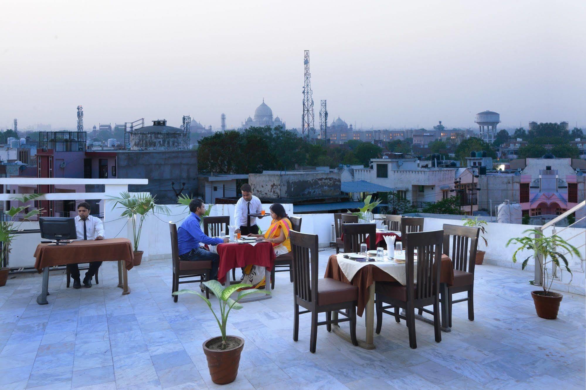 Hotel Dazzling East Gate à Agra  Extérieur photo